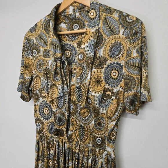 Vintage‎ Womens Paisley Print Midi Dress Button Up Short Sleeve Tie Neck - Picture 3 of 6